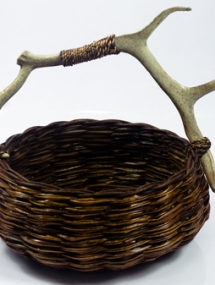 CFB-07_Coco Palm Round Basket with Caribou Horn Handle