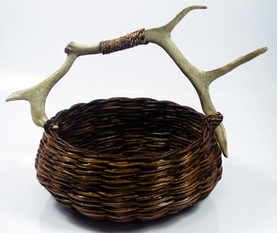 CFB-07_Coco Palm Round Basket with Caribou Horn Handle