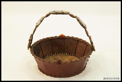 GC-124_Round basket with gemstone