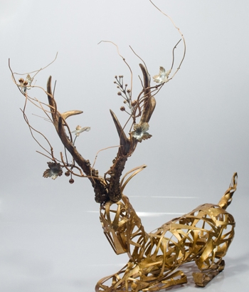 MT-963B-R Christmas Seated Reindeer with twigs on horn